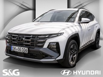 Hyundai BAYON in Weiß in Seitenansicht vor hellem Hintergrund. Promotionbild für sofort verfügbaren Hyundai BAYON zu attraktiven Konditionen.